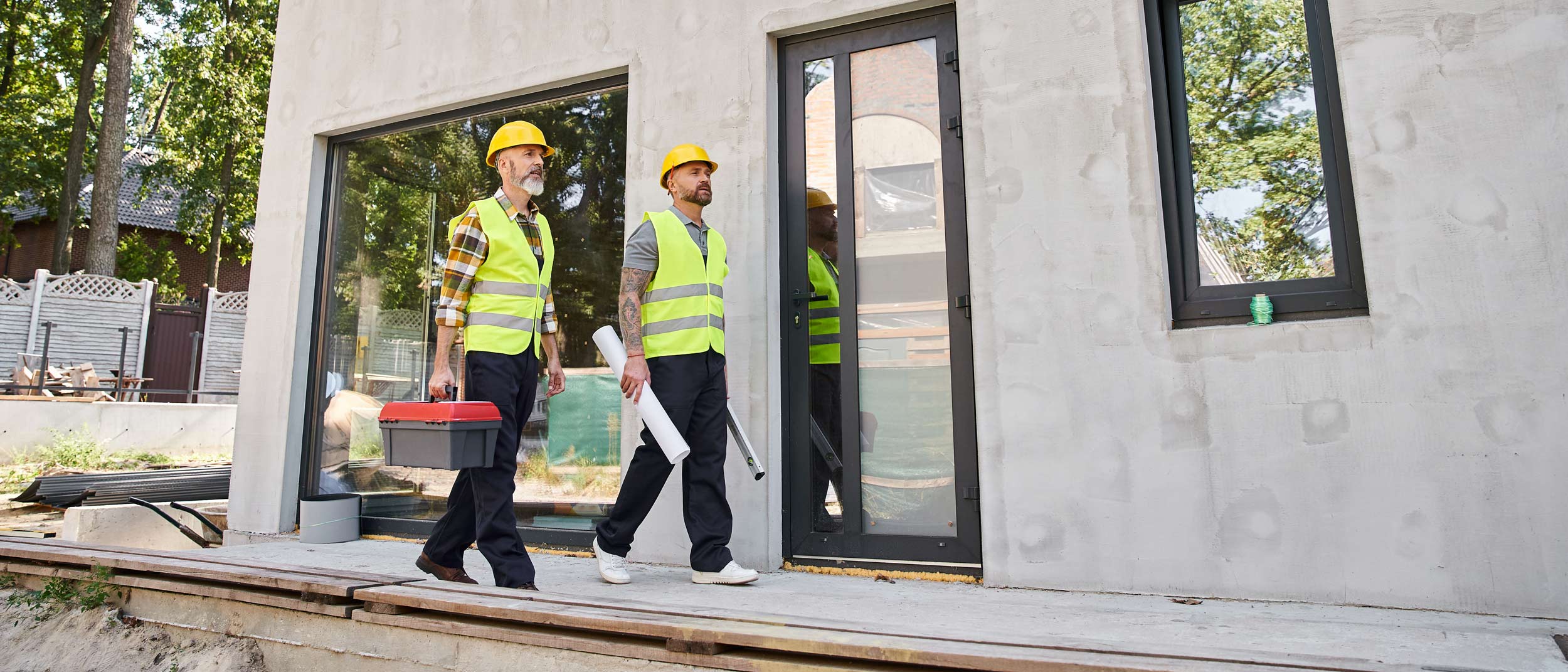 Neubauprojekte in Hof 2026 – Zwei Arbeiter auf Baustelle