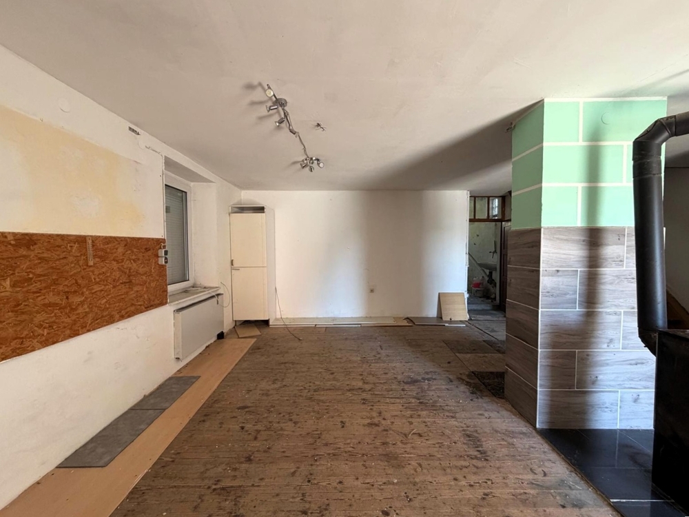 Einfamilienhaus mit zwei Eingängen, Terrasse und Entwicklungspotenzial in Enchenreuth &ndash; Foto 3