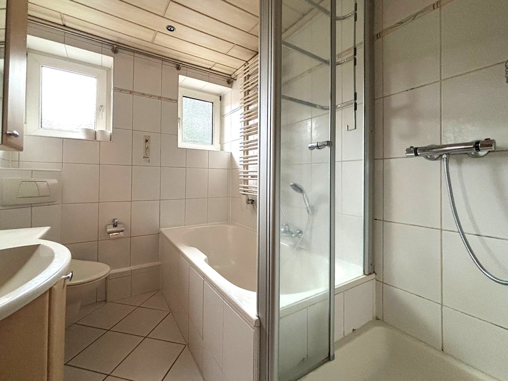Reihenmittelhaus in zentraler Lage von Naila bietet ein großzügiges Zuhause &ndash; Foto 4