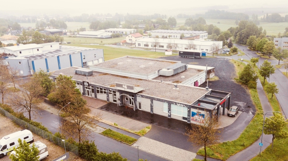 Attraktive Gewerbeimmobilie in Tirschenreuth: 9.5% Rendite!
Verkaufsfläche -Diskothek – Spielothek – Bistro – Parkplatz &ndash; Foto 1
