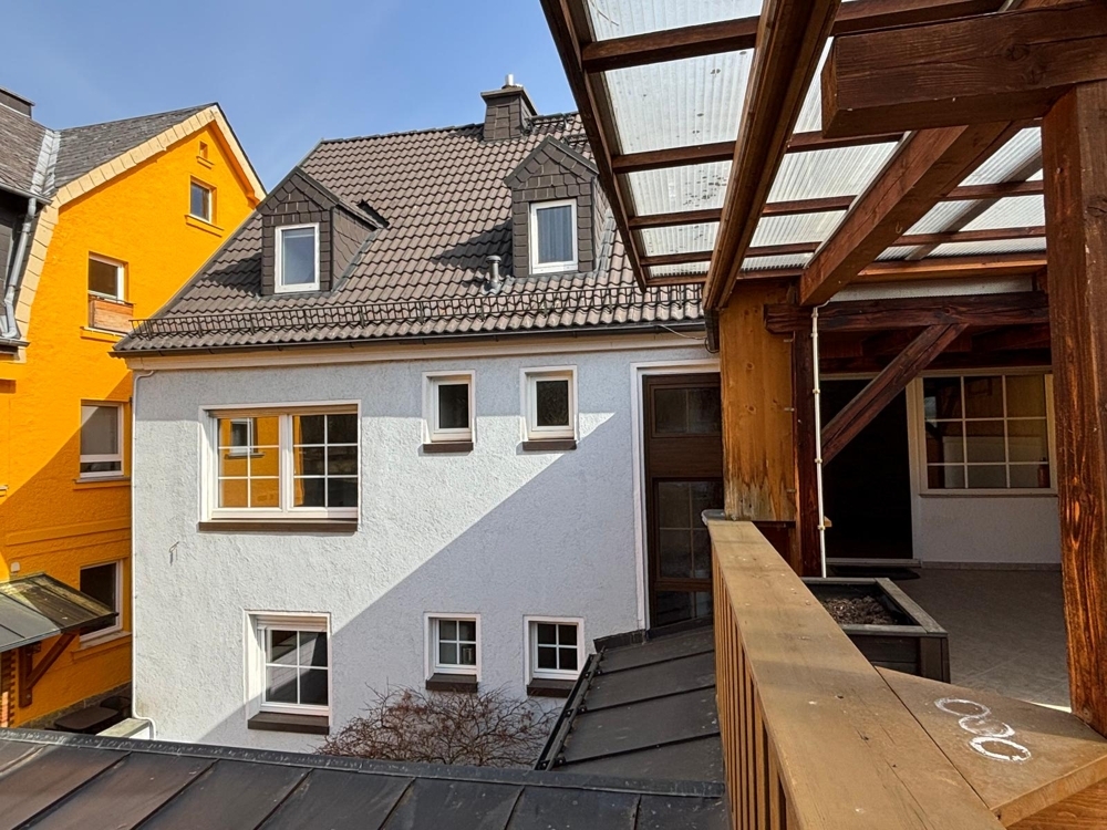 Reihenmittelhaus in zentraler Lage von Naila bietet ein großzügiges Zuhause &ndash; Foto 2