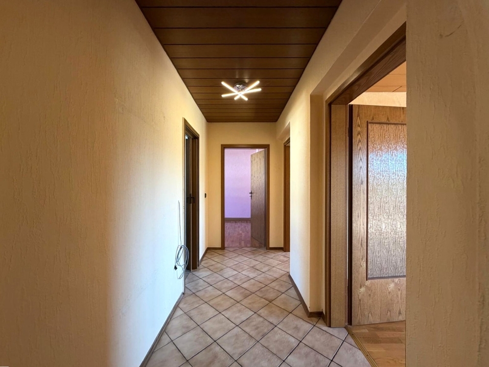 Eigennutzung oder Kapitalanlage: Freie 3-Zimmer-Wohnung in Hof mit Balkon, Garage und Grünblick &ndash; Foto 4