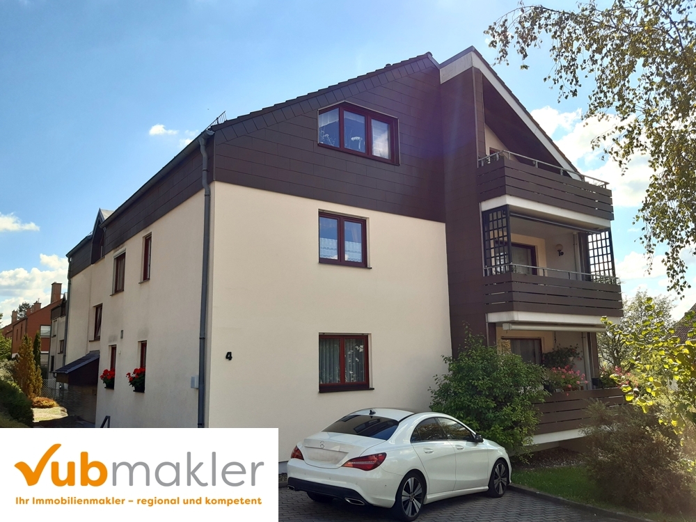 Charmante Dachgeschosswohnung mit offenem Wohnkonzept, sonnigem Balkon und Garage